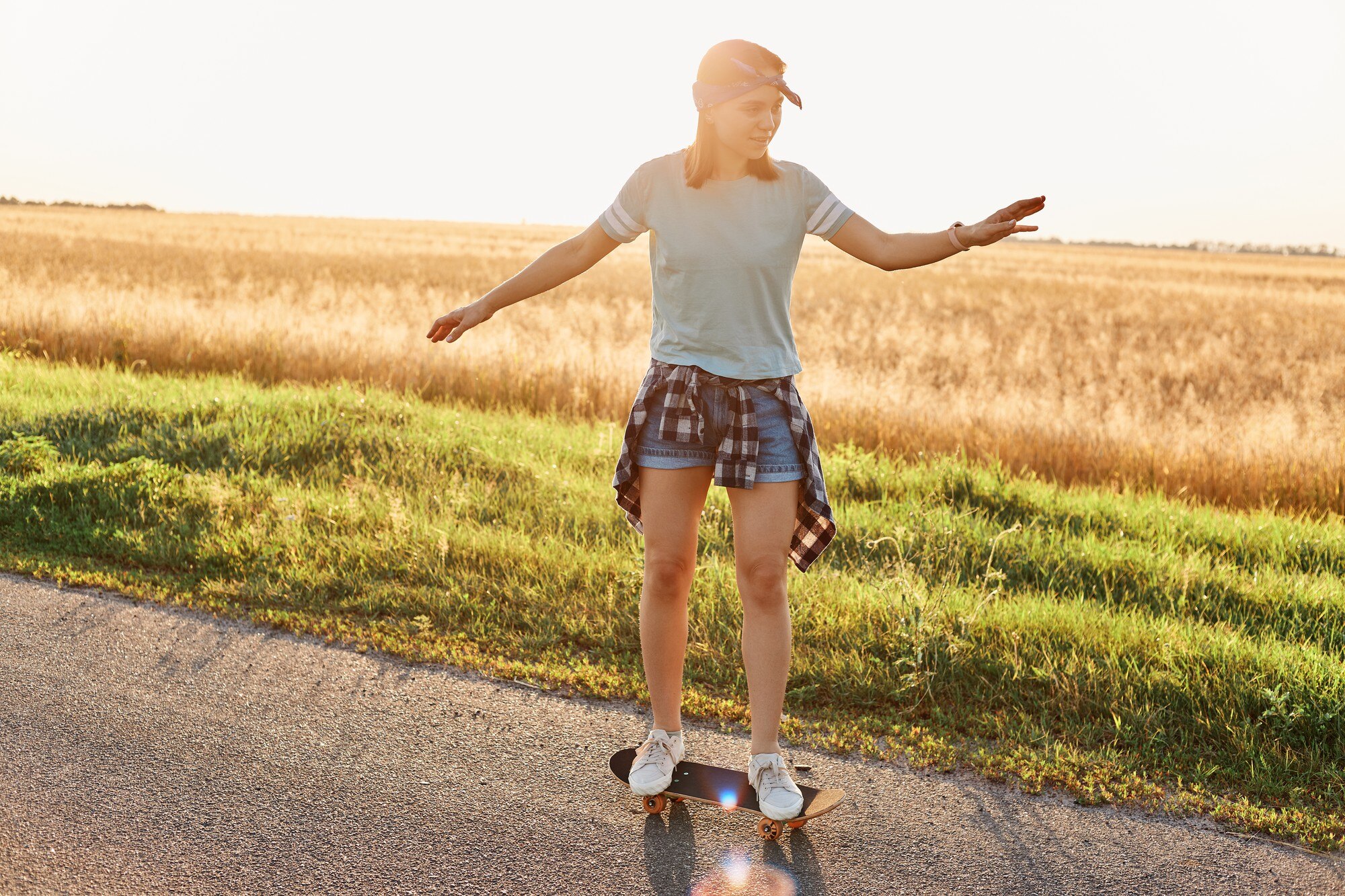 Stilul de viață sănătos și echilibrul fizic — o persoană în mișcare în aer liber